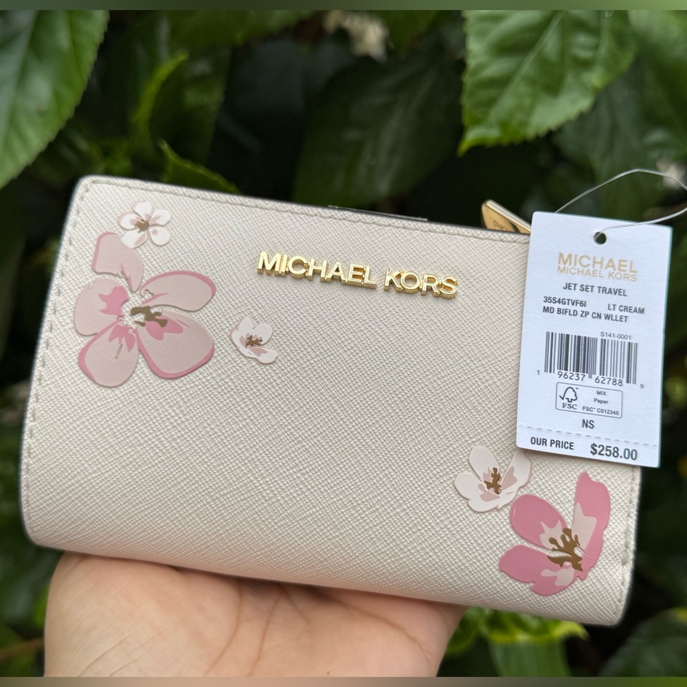 Michael Kors Jet Set Bifold Light Cream Pink Floral Wallet - Picture 9 of 9